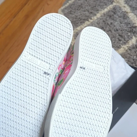 NIB Nine West Medium Pink 660 Floral Print Sneaker Size Women's 9.5 - Picture 4 of 4